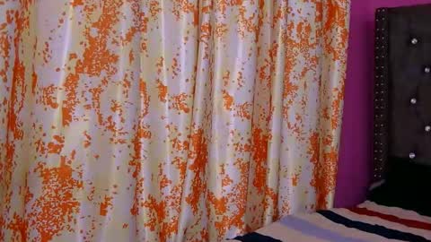Snapshot of valestra_seraphyne chatting on 09.18.25 valestra online show from 09.18.25