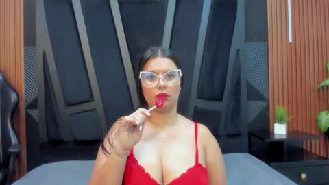 Snapshot of valka_ross chatting on 10.28.25 VALKA ROSS online show from 10.28.25