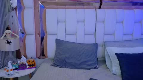 Snapshot of valkiria_moore chatting on 10.22.25 Valkiria moore online show from 10.22.25