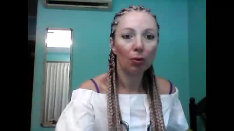 Snapshot of valleriwind chatting on 02.06.25 ValleriWind online show from 02.06.25