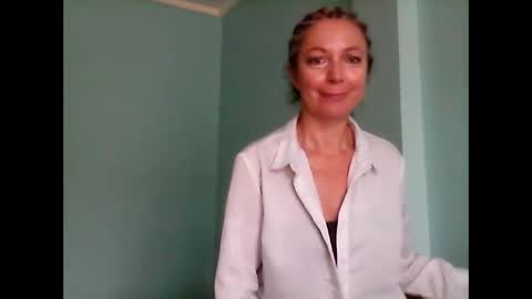 Snapshot of valleriwind chatting on 02.18.25 ValleriWind online show from 02.18.25