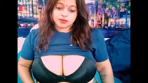 Snapshot of valleyval chatting on 01.29.25 indianvalvet priya is back online show from 01.29.25