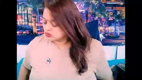 Snapshot of valleyval chatting on 02.04.25 indianvalvet priya is back online show from 02.04.25