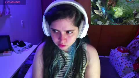 Snapshot of vallolet1_ chatting on 12.11.24 Im Violet online show from 12.11.24