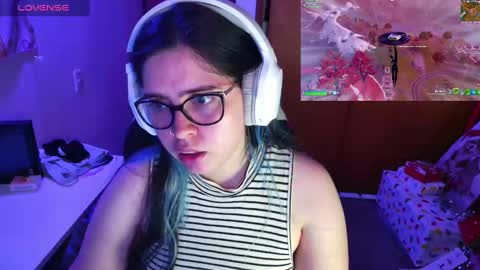 Snapshot of vallolet1_ chatting on 12.12.24 Im Violet online show from 12.12.24