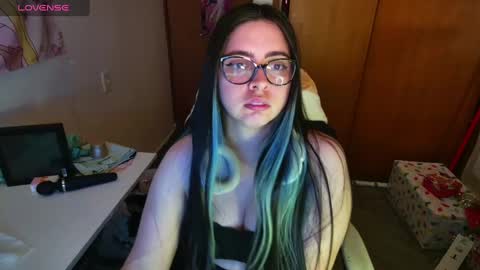 Snapshot of vallolet1_ chatting on 12.20.24 Im Violet online show from 12.20.24