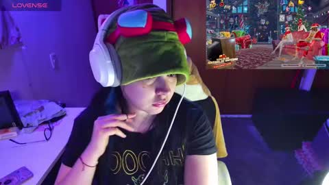 Snapshot of vallolet1_ chatting on 12.30.24 Im Violet online show from 12.30.24