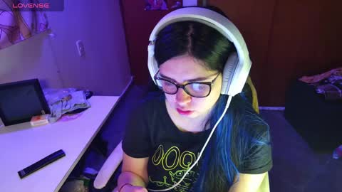 Snapshot of vallolet1_ chatting on 01.01.25 Im Violet online show from 01.01.25