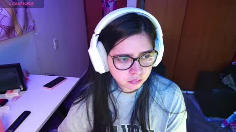 Snapshot of vallolet1_ chatting on 01.12.25 Im Violet online show from 01.12.25