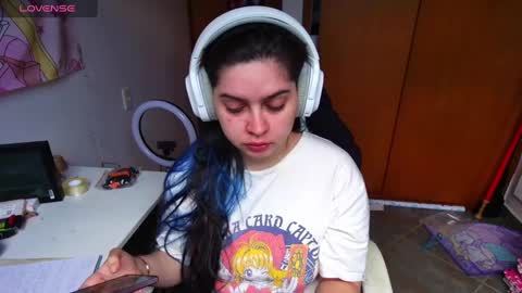 Snapshot of vallolet1_ chatting on 01.21.25 Im Violet online show from 01.21.25