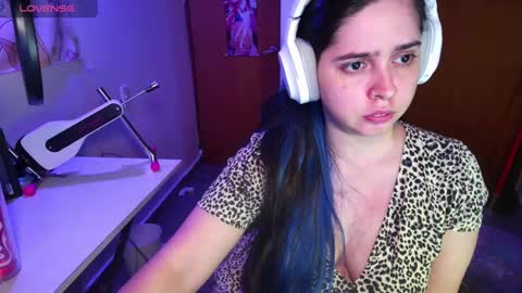 Snapshot of vallolet1_ chatting on 01.26.25 Im Violet online show from 01.26.25