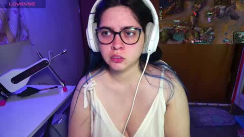 Snapshot of vallolet1_ chatting on 02.08.25 Im Violet online show from 02.08.25