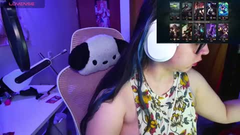 Snapshot of vallolet1_ chatting on 02.19.25 Im Violet online show from 02.19.25