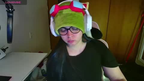 Snapshot of vallolet1_ chatting on 03.11.25 Im Violet online show from 03.11.25