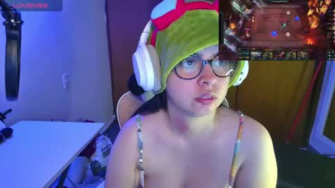 Snapshot of vallolet1_ chatting on 03.12.25 Im Violet online show from 03.12.25