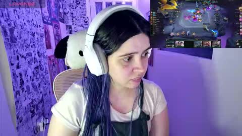 Snapshot of vallolet1_ chatting on 11.06.25 Im Violet online show from 11.06.25