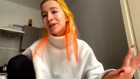 Snapshot of valtopi chatting on 02.12.26 Emily online show from 02.12.26