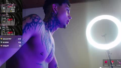 david guzman i model independenthelp me with a thumbs up online show from 12.04.24