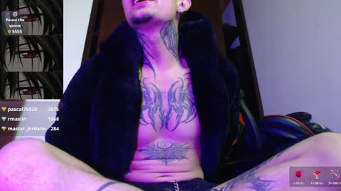 david guzman i model independenthelp me with a thumbs up online show from 12.24.24