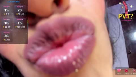 Snapshot of vampirella_crazy chatting on 02.14.25 Valeria online show from 02.14.25