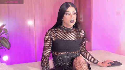 Snapshot of vampy__cinna chatting on 10.05.25 Cinnamon online show from 10.05.25