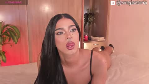 Snapshot of vampy__cinna chatting on 11.17.25 Cinnamon online show from 11.17.25