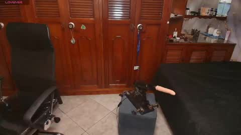 Snapshot of vane_latin18 chatting on 05.15.26 vane_latin18 online show from 05.15.26