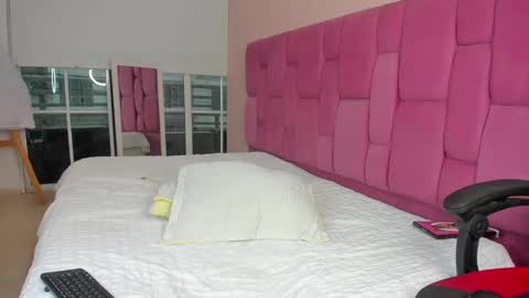 Snapshot of vaness_dior chatting on 02.13.25 vaness_dior online show from 02.13.25