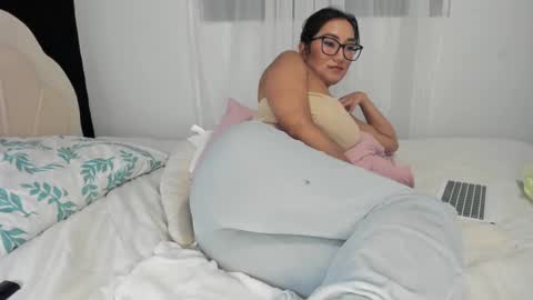 Snapshot of vanessa_fx chatting on 10.01.25 Vanessa online show from 10.01.25