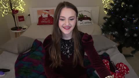 Snapshot of vanessabeautyy chatting on 12.14.24 vanessabeautyy online show from 12.14.24