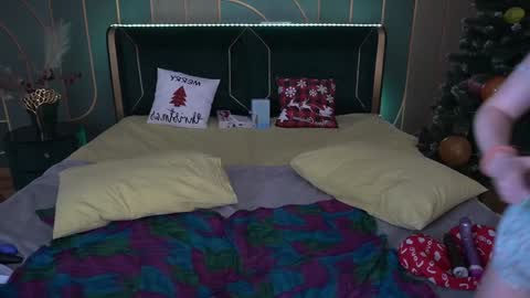 Snapshot of vanessabeautyy chatting on 12.15.24 vanessabeautyy online show from 12.15.24