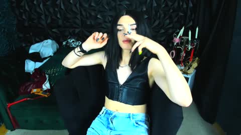 Vanessa Queen online show from 12.12.24
