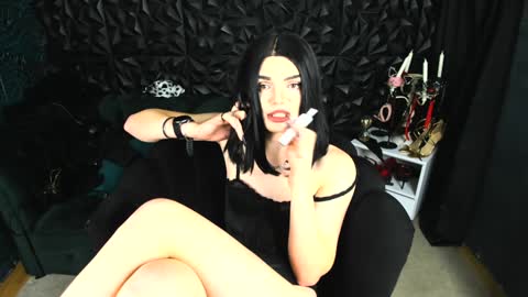Vanessa Queen online show from 12.18.24