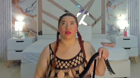 Snapshot of vanessahard_as chatting on 10.07.25 Vanessa Hard online show from 10.07.25