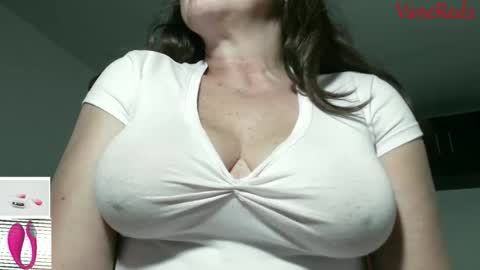 Vanesared2 online show from 12.18.25