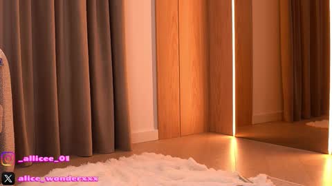 Vanessa Simon online show from 03.04.26