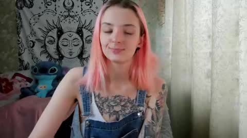 Snapshot of vanilla_arya chatting on 02.04.25 Adelina online show from 02.04.25