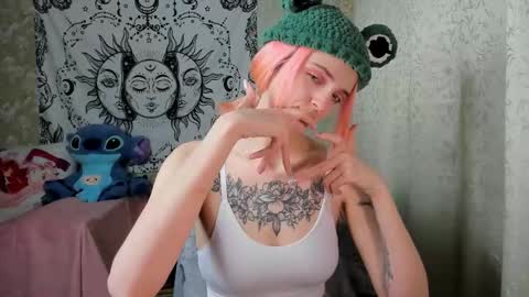 Snapshot of vanilla_arya chatting on 02.04.25 Adelina online show from 02.04.25