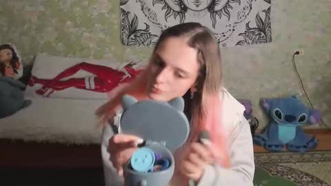 Snapshot of vanilla_arya chatting on 11.11.25 Adelina online show from 11.11.25