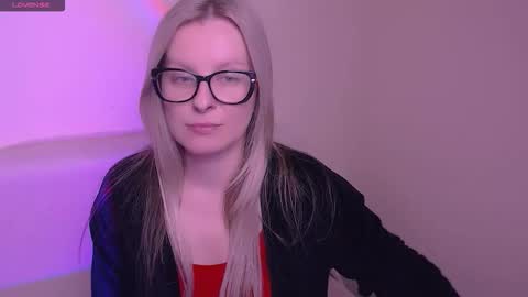 Mia online show from 11.14.25