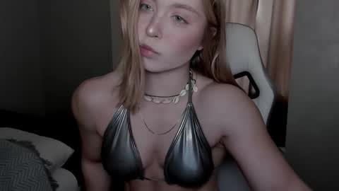 Snapshot of vanillalivitski chatting on 09.15.25 Vanilla online show from 09.15.25