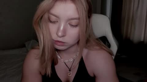 Snapshot of vanillalivitski chatting on 09.24.25 Vanilla online show from 09.24.25