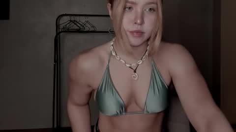 Snapshot of vanillalivitski chatting on 10.01.25 Vanilla online show from 10.01.25