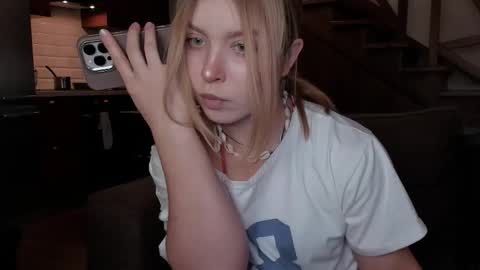 Snapshot of vanillalivitski chatting on 10.09.25 Vanilla online show from 10.09.25