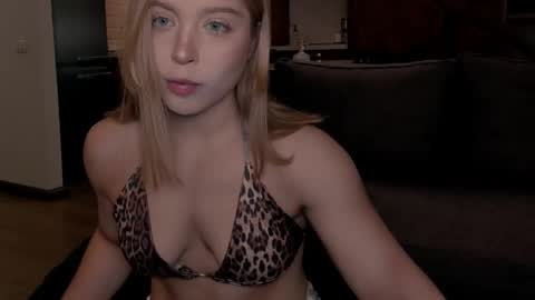 Snapshot of vanillalivitski chatting on 11.06.25 Vanilla online show from 11.06.25