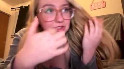 Snapshot of vanillapuddingpie chatting on 12.09.24 vanillapuddingpie online show from 12.09.24