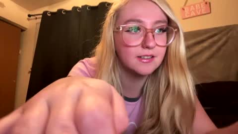 Snapshot of vanillapuddingpie chatting on 01.05.25 vanillapuddingpie online show from 01.05.25