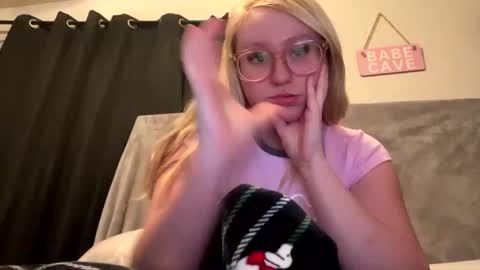 Snapshot of vanillapuddingpie chatting on 01.06.25 vanillapuddingpie online show from 01.06.25