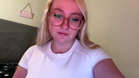 Snapshot of vanillapuddingpie chatting on 01.07.25 vanillapuddingpie online show from 01.07.25