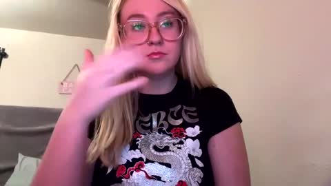 Snapshot of vanillapuddingpie chatting on 01.23.25 vanillapuddingpie online show from 01.23.25